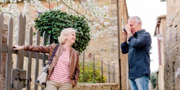 Senior Dating: Balancing Past Experiences with New Beginnings